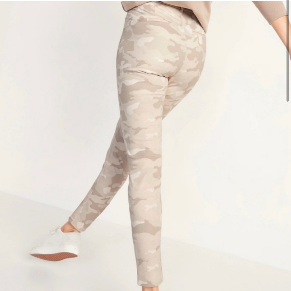 Old Navy Camo Pixie Pants
